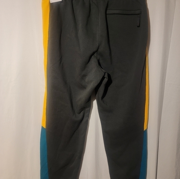 Nike Sportswear Men's Large Fleece Jogger Sweatpants Peace Love Gray DO6182-045 - Picture 6 of 8